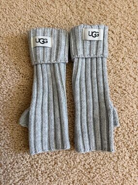 UGG Light Gray Ribbed Knit Fingerless Gloves with Logo Cuff